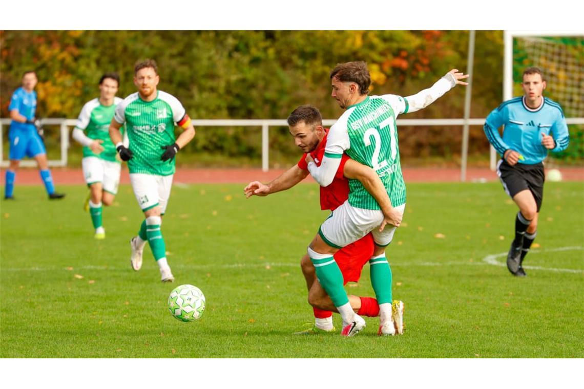 Feierte jüngst sein Comeback: Nicolai Dittrich (vorne in Grün) ist eine weitere Option in der Abwehr für den GSV Maichingen.