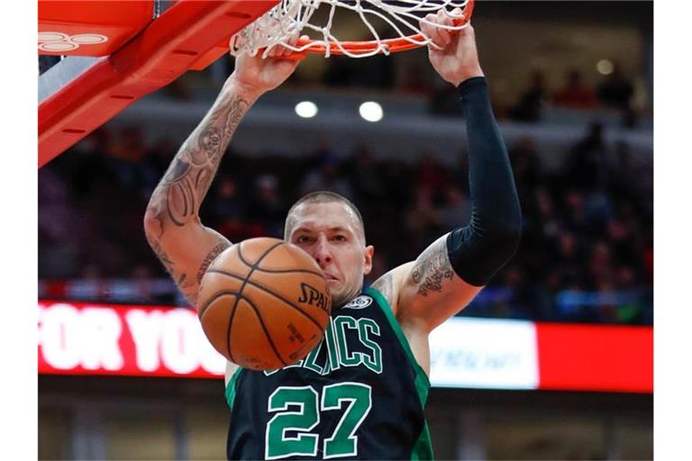 Feierte mit den Boston Celtics einen Sieg an Weihnachten: Daniel Theis. Foto: Kamil Krzaczynski/AP/dpa
