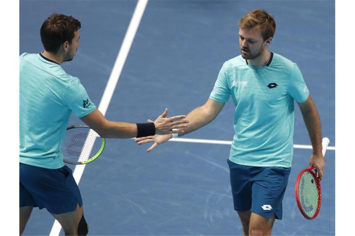 Erster Sieg für Doppel Krawietz/Mies in London Feierten bei den ATP Finals ihren ersten Sieg: Kevin Krawietz (r) und Andreas Mies. Foto: Frank Augstein/AP/dpa