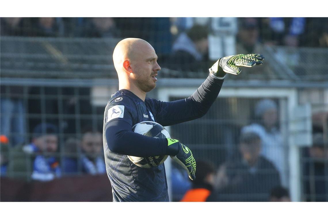 Das waren die Schlüsselmomente der Blauen 2024 Felix Dornebusch blieb im letzten Spiel des Jahres, am 7. Dezember beim FC 08 Villingen, ohne Gegentor. Auch beim 1:0-Sieg zeigte der konstant starke Kickers-Keeper einen stabilen Auftritt.