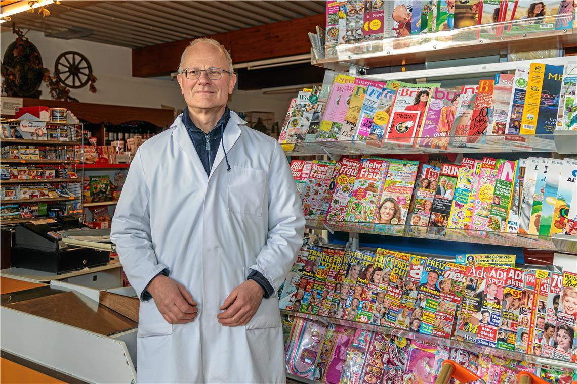 Ferdinand Rathgeber wird ab November nicht mehr in seinem Dorfladen stehen. Für die Gemeinde Spiegelberg geht es daher nun um das Halten der örtlichen Nahversorgung. Foto: Stefan Bossow