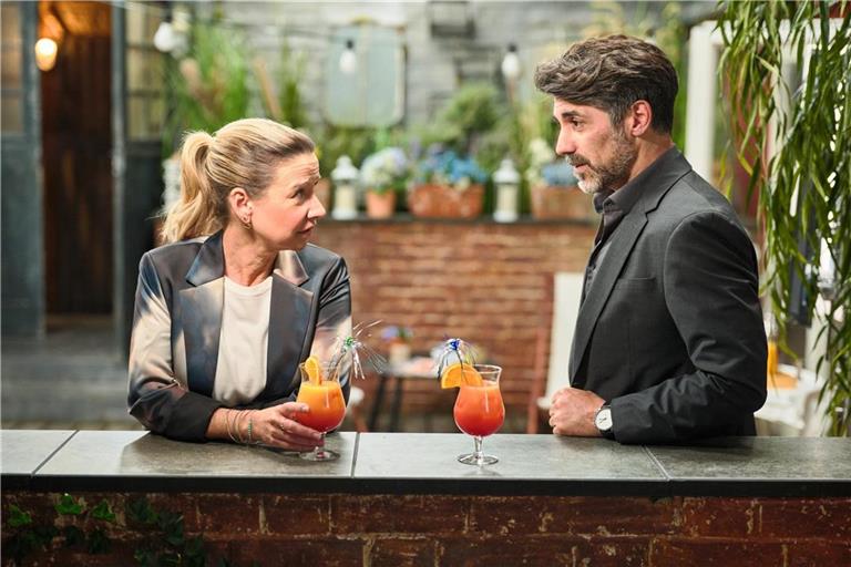 Ferhat (Harun Yildirim) überrascht Ute (Isabell Hertel) mit einem echten Liebesgeständnis.
