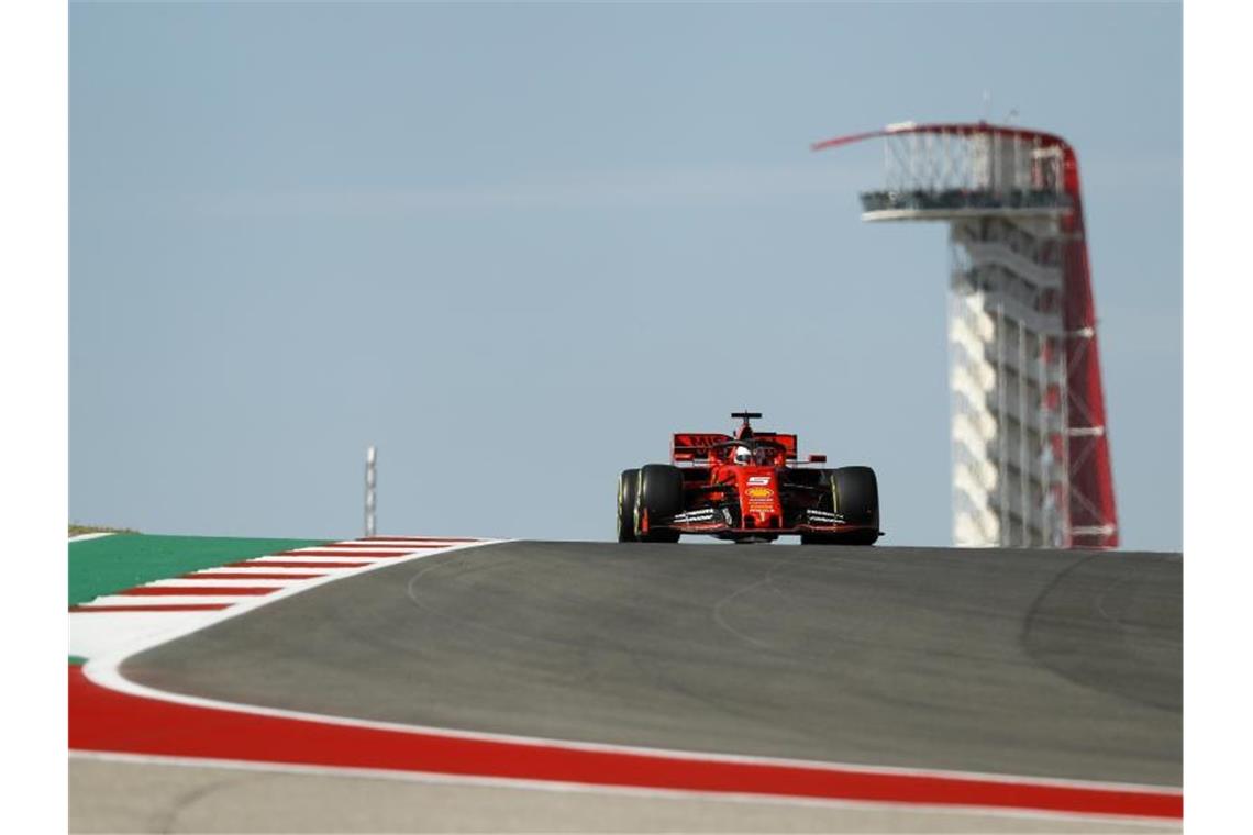 Ferrari-1-Pilot Sebastian Vettel rast in Austin über die Strecke. Foto: Eric Gay/AP/dpa