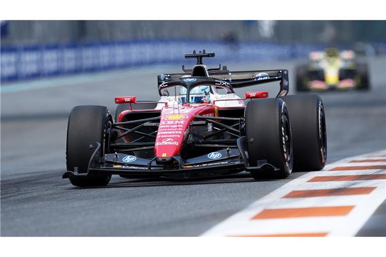 Ferrari-Pilot Charles Leclerc rast in Miami an die Spitze der Zeitentabelle.