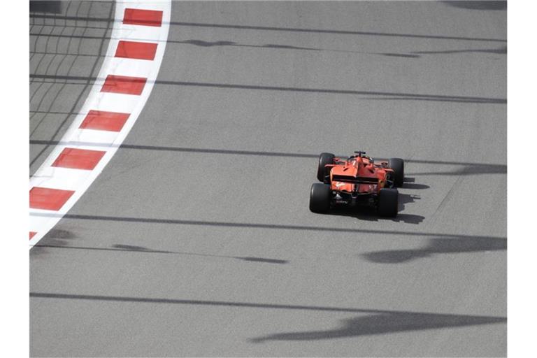 Ferrari-Pilot Sebastian Vettel beim Training in Sotchi. Foto: Luca Bruno/AP