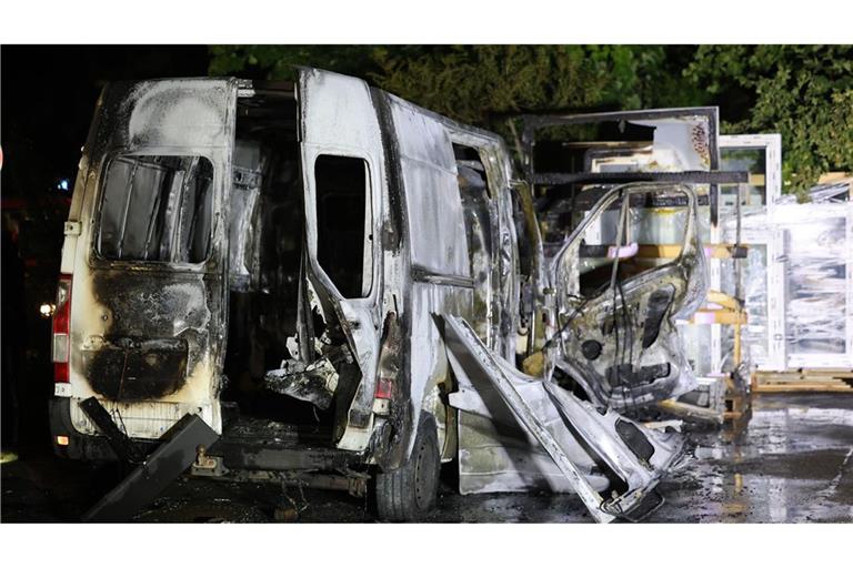 Feuerwehr und Polizei rückten am Mittwochmorgen zu einem Brand in Kuchen an.