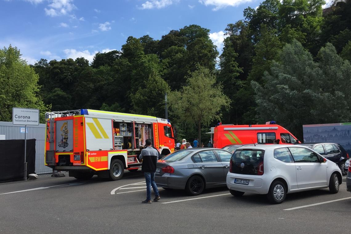 Feuerwehreinsatz beim Annonaygarten: Die Helfer retteten einen Betrunkenen aus der Murr.Foto: K.Fritz