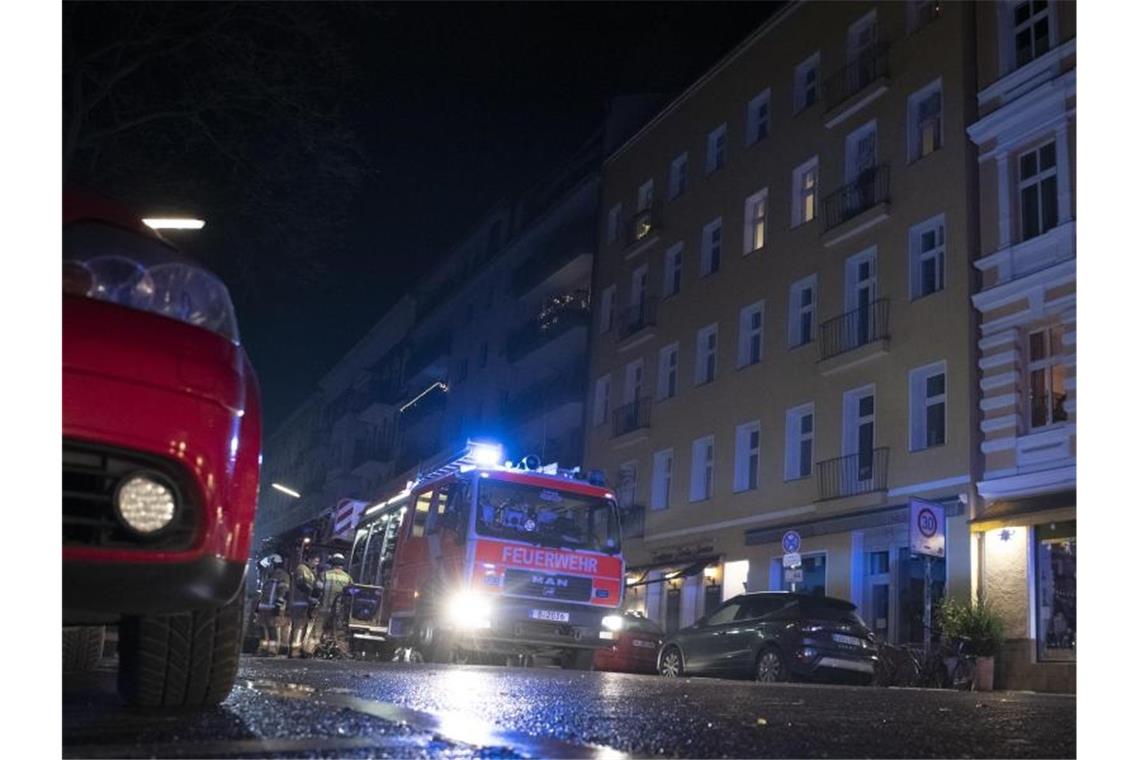 Feuerwehreinsatz in Berlin-Schöneberg. Foto: Paul Zinken/dpa