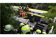 Feuerwehrleute am Unglücksort.