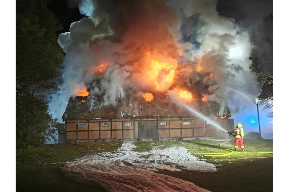 Feuer in Museumsscheune in Uetersen löst Großeinsatz aus