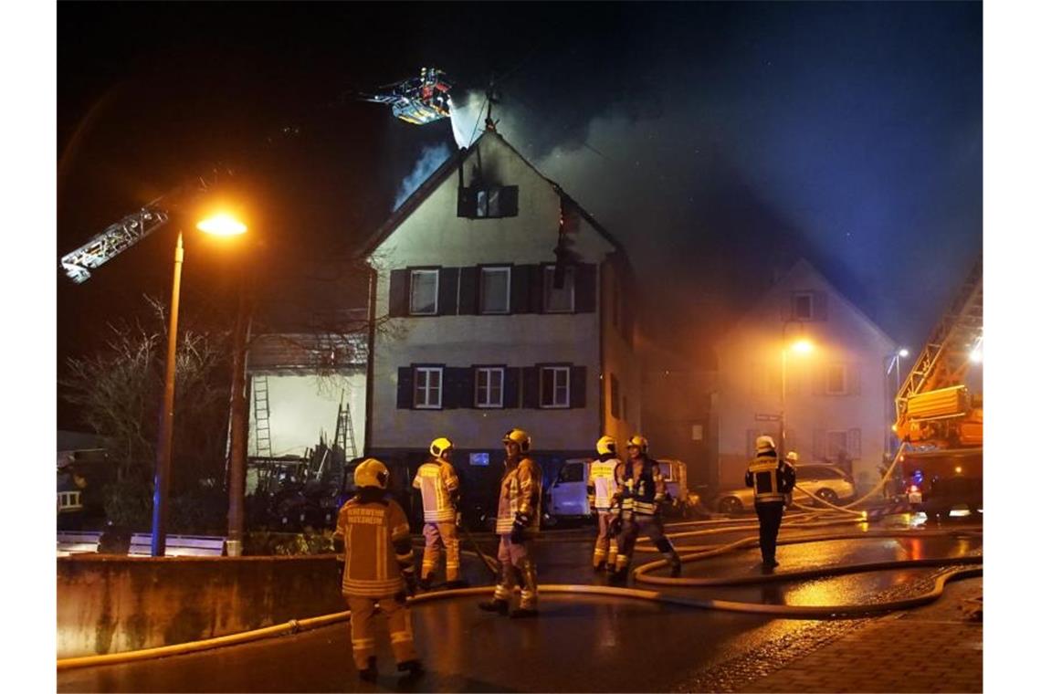Ein Verletzter und 500 000 Euro Schaden bei Wohnhausbrand