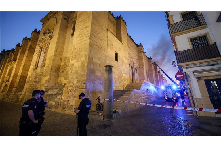 Feuerwehrleute waren vor Ort, um den Brand zu löschen.