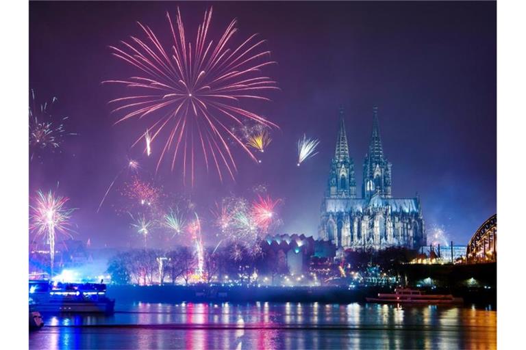Feuerwerk in Köln. Foto: Christophe Gateau/dpa