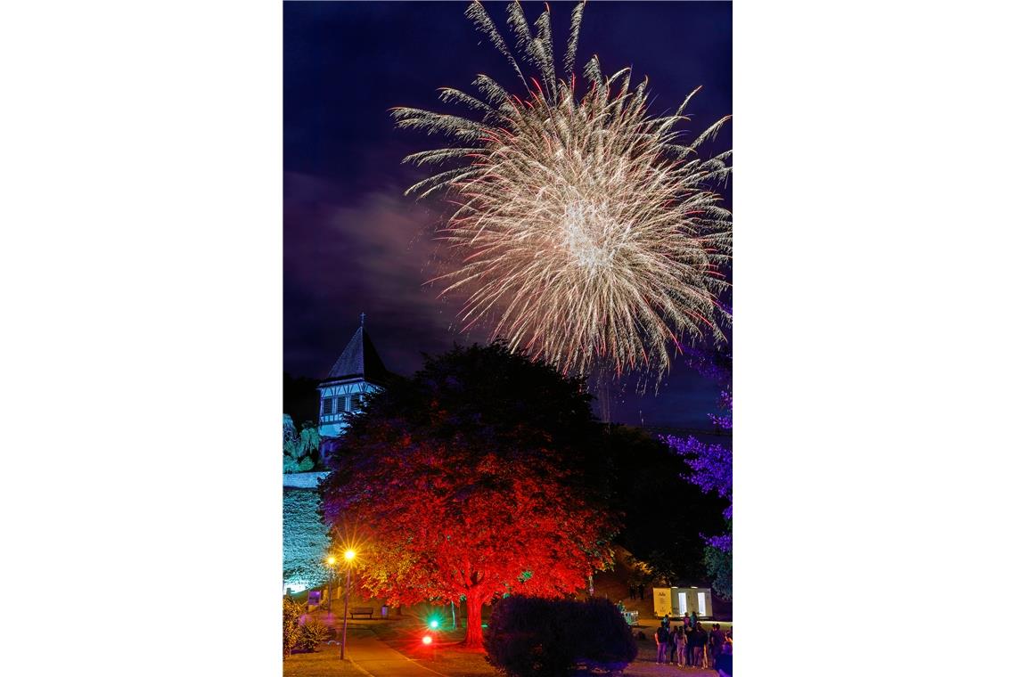    Feuerwerk über der Walterichskirche