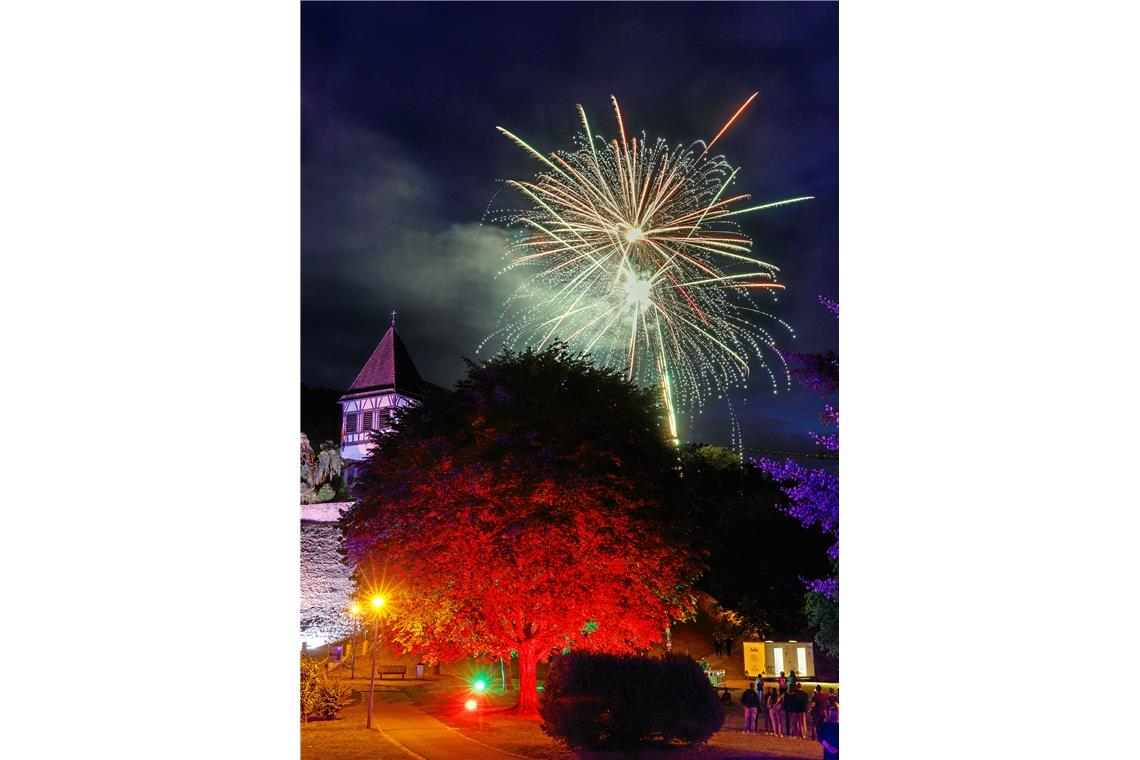    Feuerwerk über der Walterichskirche