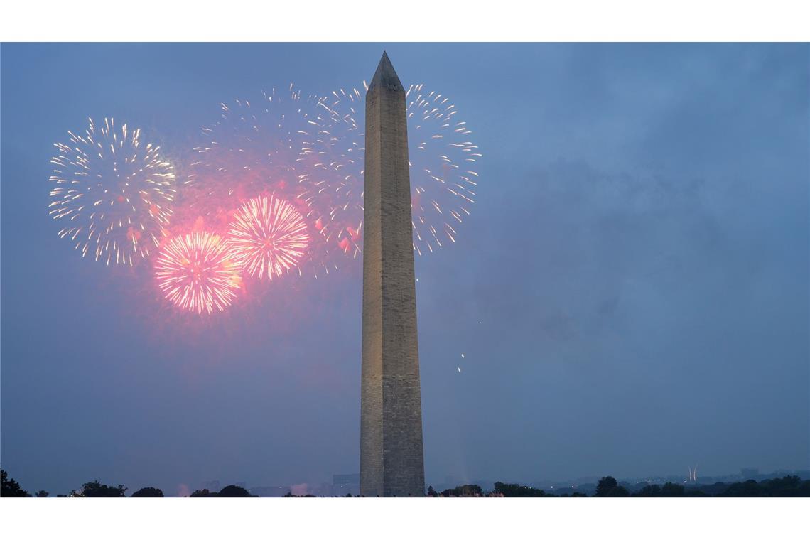 Trump bekommt Militärparade - und Massenproteste Feuerwerk zum Abschluss.