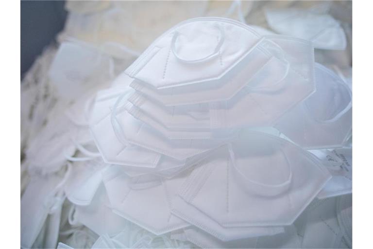 FFP2-Schutzmasken werden in einer Produktionsstätte hergestellt. Foto: Rolf Vennenbernd/dpa