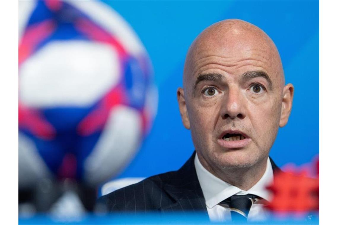 FIFA-Boss Gianni Infantino hat Fußballligen und Vereine dazu aufgerufen, ihre Nationalspieler für die anstehenden Länderspiele abzustellen. Foto: Sebastian Gollnow/dpa