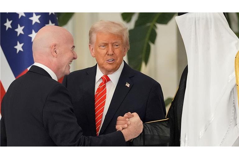 FIFA-Chef Infantino hält enge Bande zum US-Präsdienten und nach Saudi-Arabien.