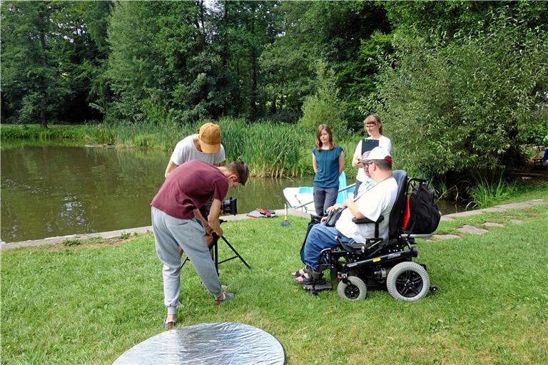 Filmarbeiten am Ebnisee: Hier werden die barrierefreien Wanderwege im Naturpark gezeigt. Foto: Naturparkarchiv SFW