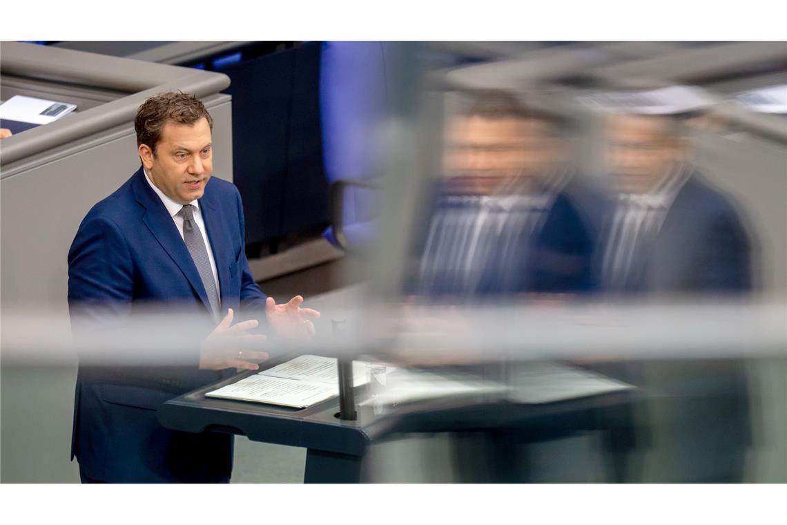 Finanzminister Klingbeil bringt den Haushalt in den Bundestag ein