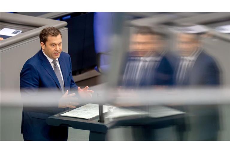 Finanzminister Klingbeil bringt den Haushalt in den Bundestag ein
