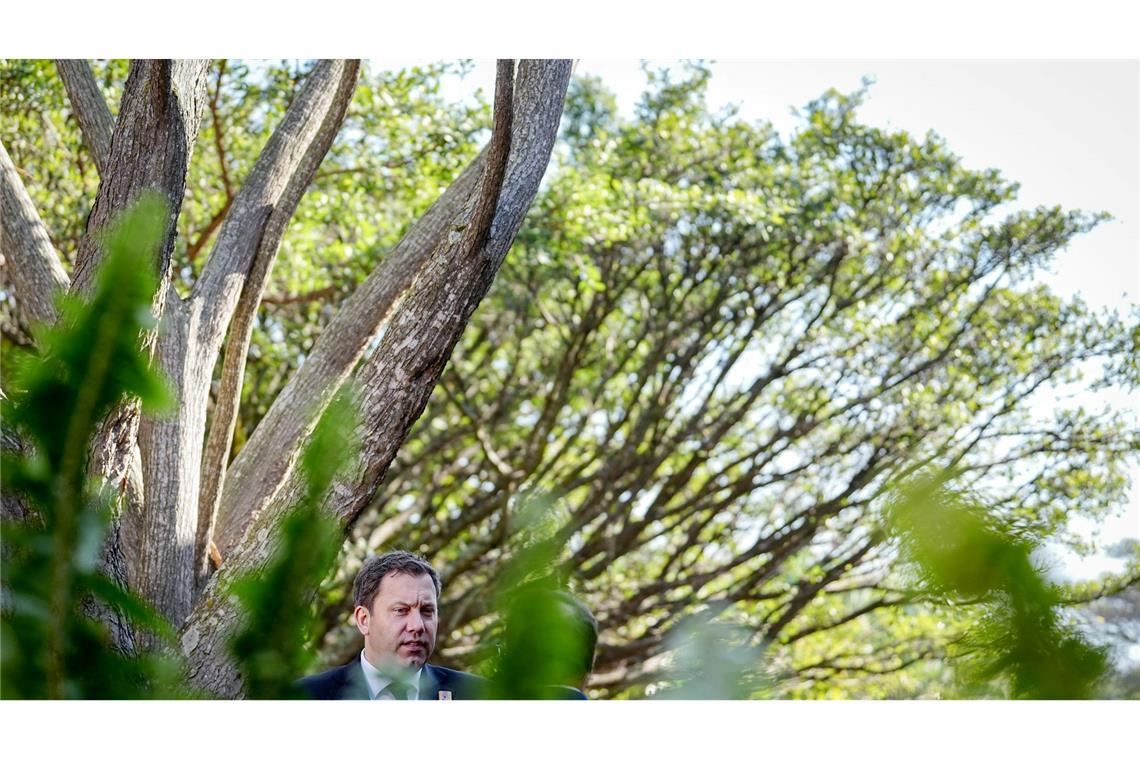 Bilder des Tages Finanzminister Lars Klingbeil gibt in Südafrika beim Treffen der Finanzminister und Zentralbankchefs der G20-Staaten Interviews.