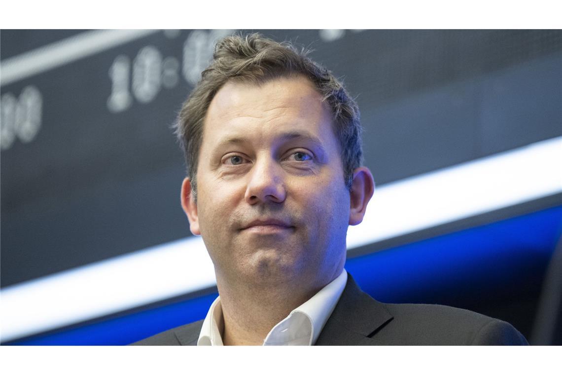 Lars Klingbeil bereit zu Erhöhung der Verteidigungsausgaben Finanzminister Lars Klingbeil (SPD) hat seine Bereitschaft zur Erhöhung der Verteidigungsausgaben erkennen lassen.