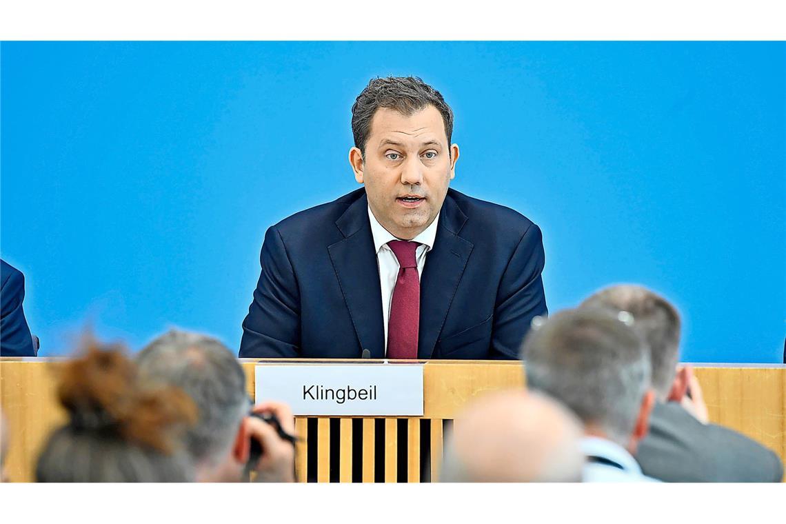 500 Milliarden Euro - und fünf entscheidende Tücken Finanzminister Lars Klingbeil stellte seinen Etatentwurf in Berlin vor.