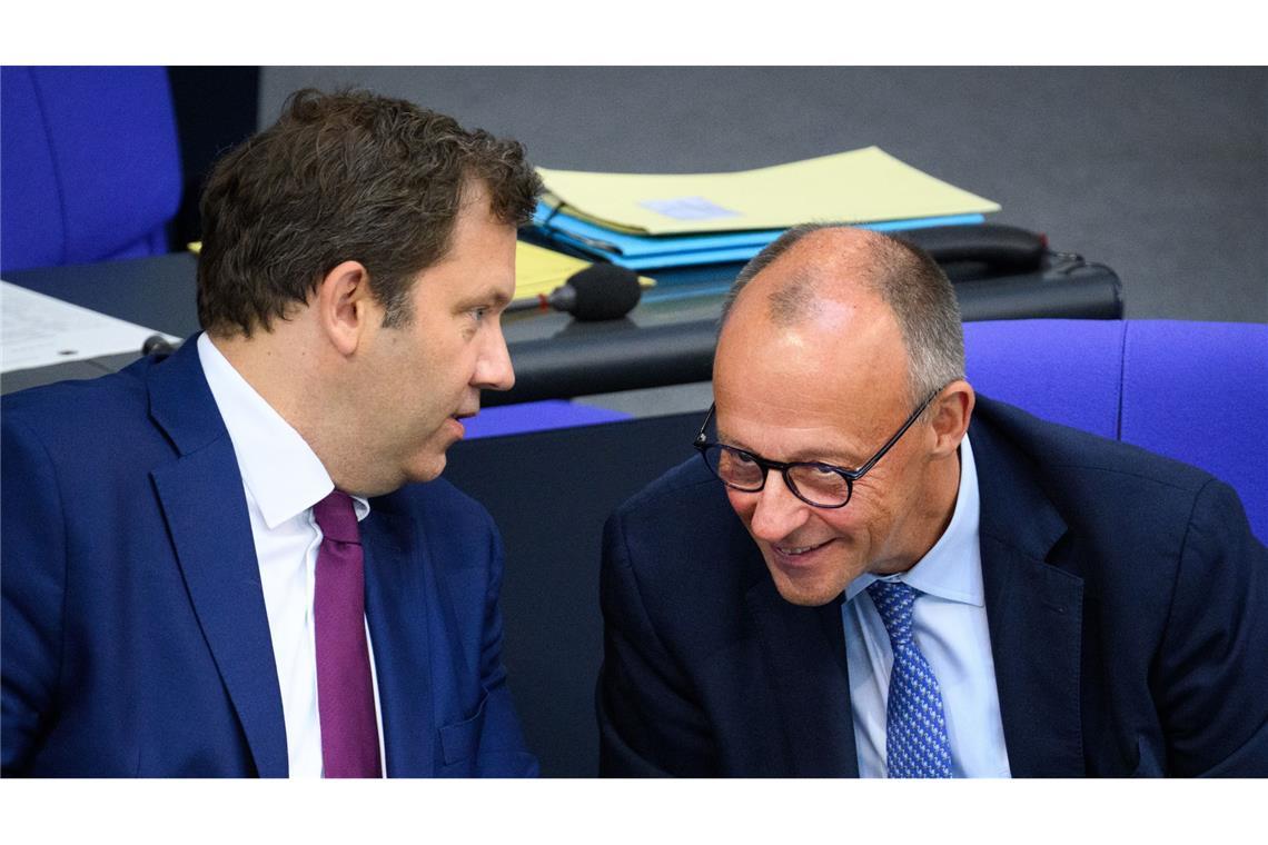 Finanzminister Lars Klingbeil  und Bundeskanzler Friedrich Merz bei der sogenannten Haushaltswoche im Bundestag.