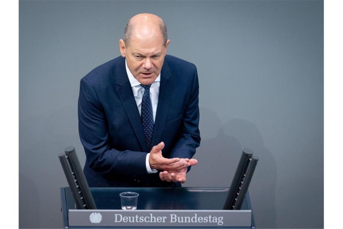 Bundestag beschließt Nachtragshaushalt Finanzminister Olaf Scholz (SPD) bei der Debatte um die Verabschiedung des zweiten Nachtragshaushalts und der Grundrente im Bundestag. Foto: Kay Nietfeld/dpa