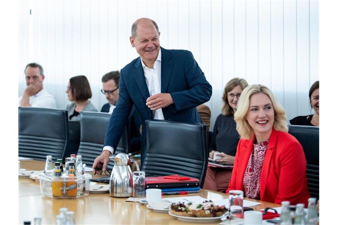 Finanzminister Olaf Scholz und Mecklenburg-Vorpommerns Ministerpräsidentin Manuela Schwesig während der Sitzung des SPD-Präsidiums im Willy-Brandt-Haus. Foto: Bernd von Jutrczenka