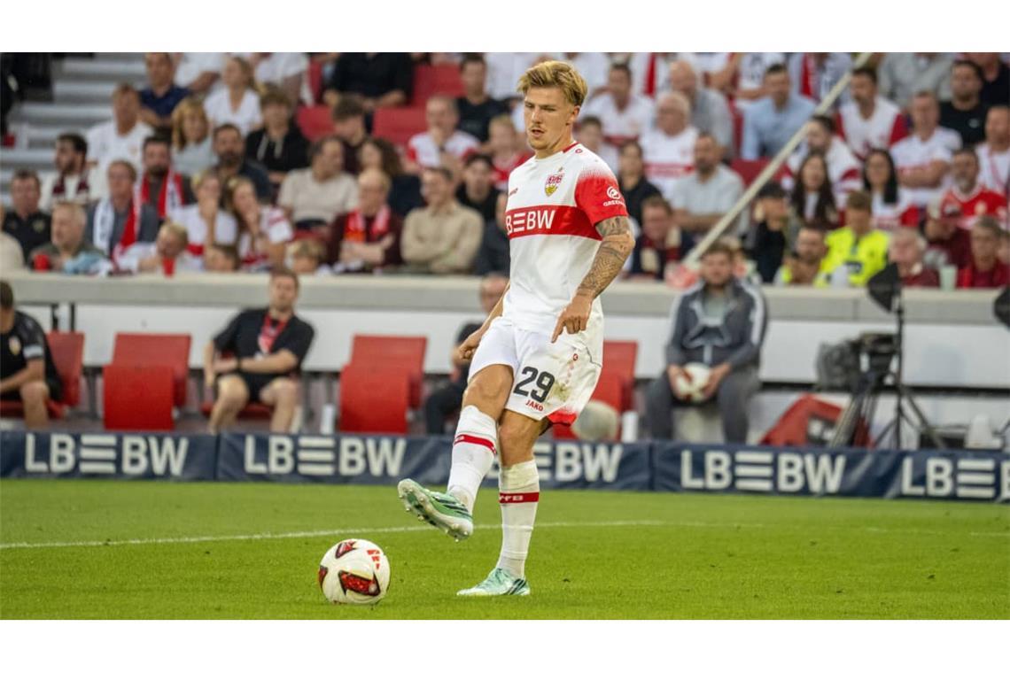 Finn Jeltsch spielt als rechter Innenverteidiger.