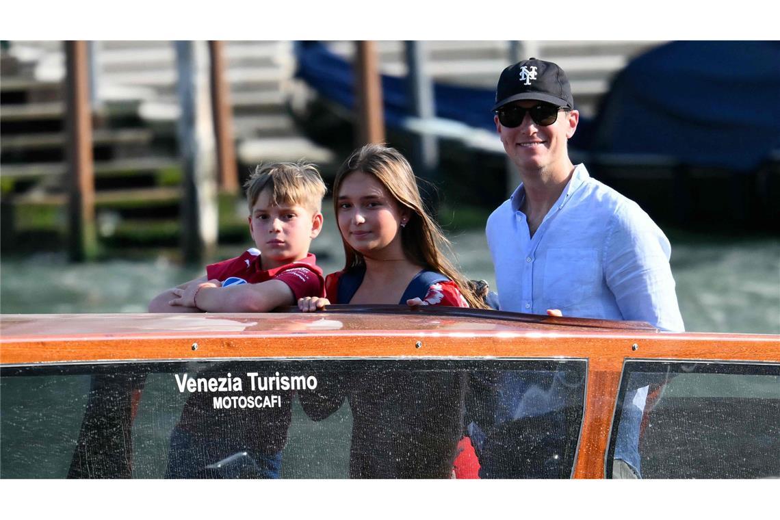 Jeff Bezos und Lauren Sánchez sagen Ja bei Vermählung der Superlative „First Schwiegersohn“: Jared Kushner und zwei seiner Kinder: Arabella und Theodore.