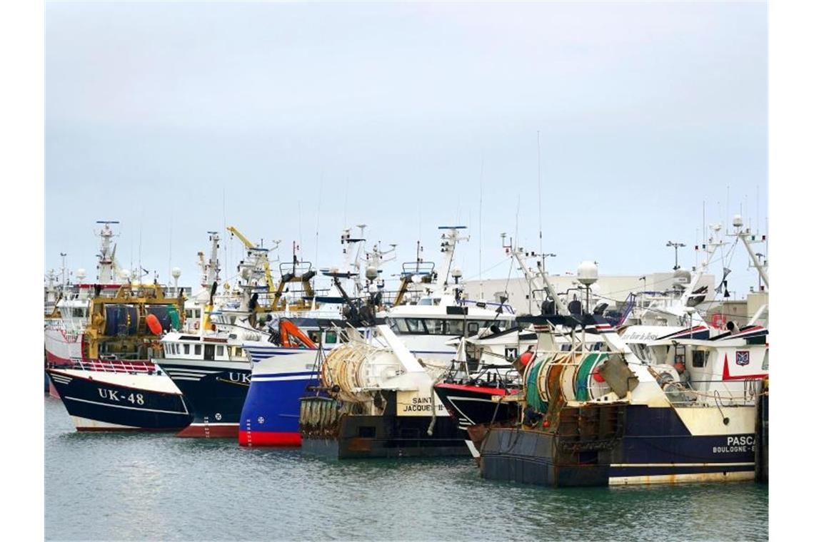 Fischerboote liegen im Hafen von Boulogne. Foto: Gareth Fuller/PA Wire/dpa