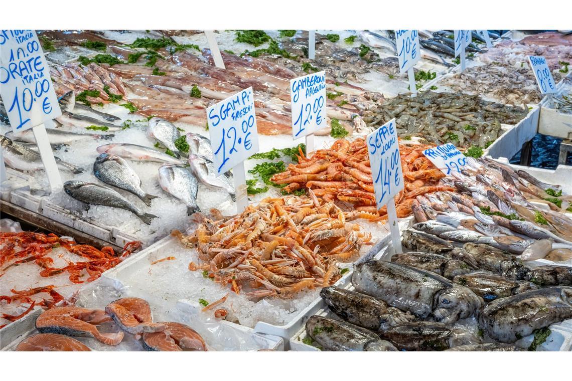 Fischmarkt in Neapel: Experten vermuten, dass die Hepatitis-A-Infektionen mit vergifteten Meeresfrüchten zusammenhängen.