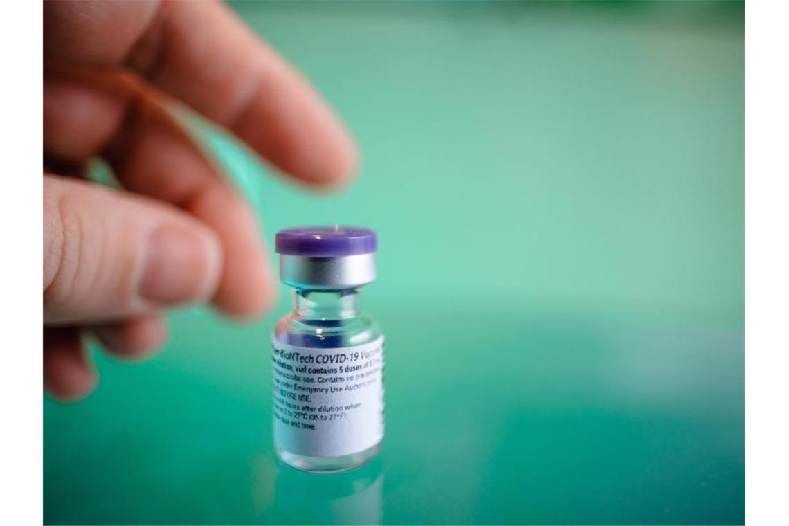 Fläschen mit dem Corona-Impfstoff von Biontech und Pfizer. Foto: BioNTech SE/dpa