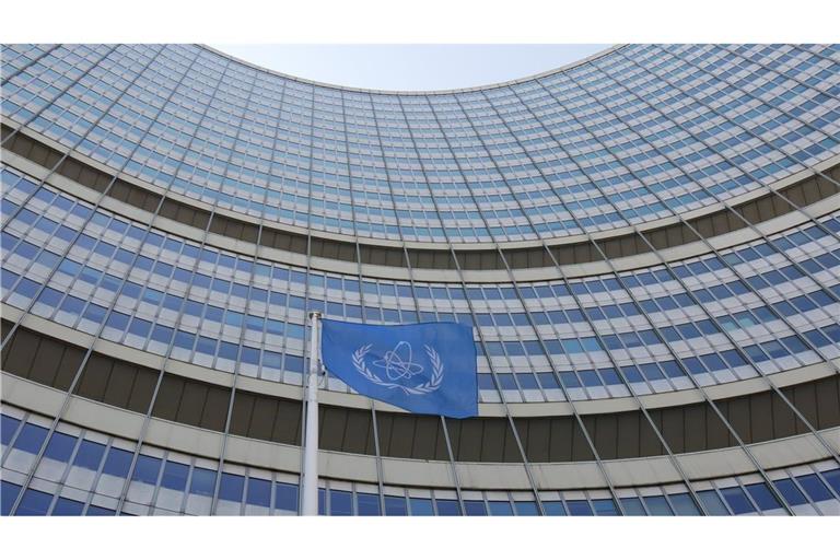 Flagge vor dem IAEA-Gebäude in Wien