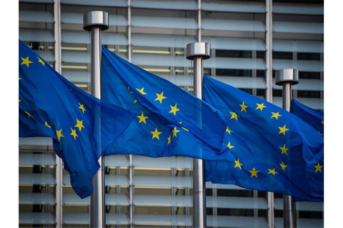 Flaggen der Europäischen Union vor dem Berlaymont-Gebäude der Europäischen Kommission in Brüssel. Foto: Arne Immanuel Bänsch/dpa