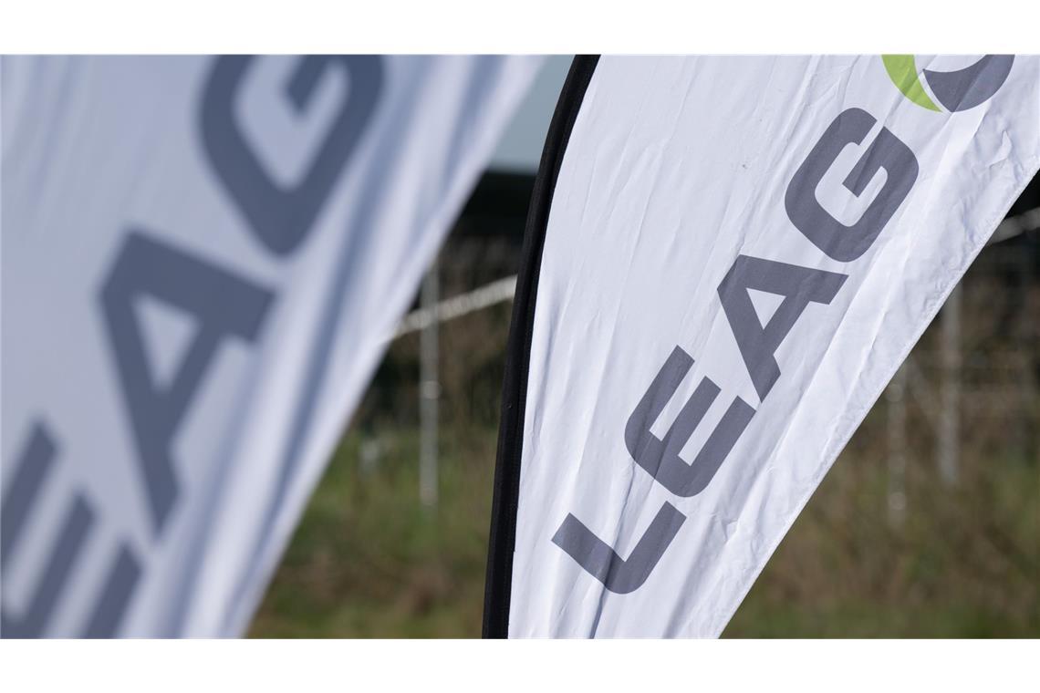 Flaggen mit dem Logo der Lausitz Energie AG