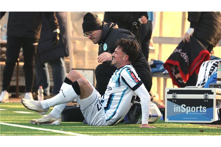 Flamur Berisha verletzte sich im Testspiel gegen den 1. CfR Pforzheim. 
Foto: Baumann