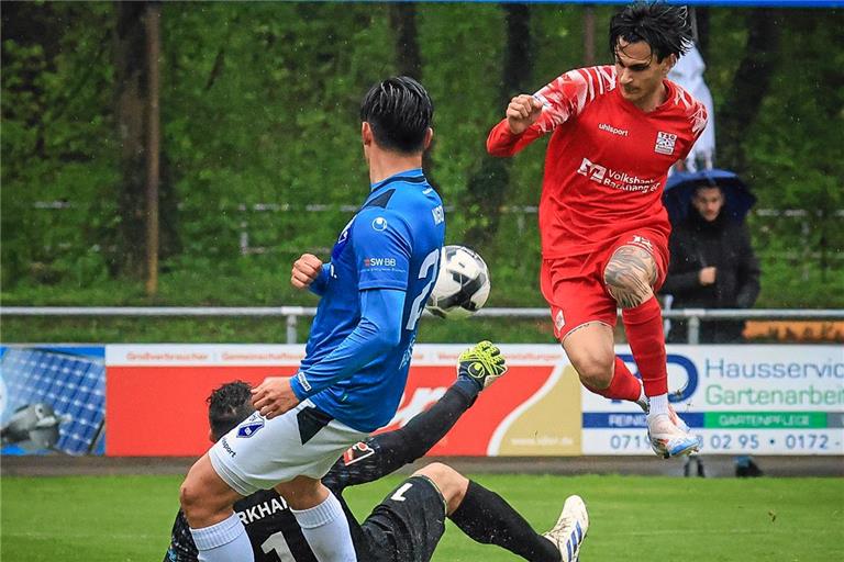 Flavio Santoro (rechts) und die TSG Backnang wollen am Freitagabend auch die Hürde TSVEssingen überspringen. Foto: Alexander Becher