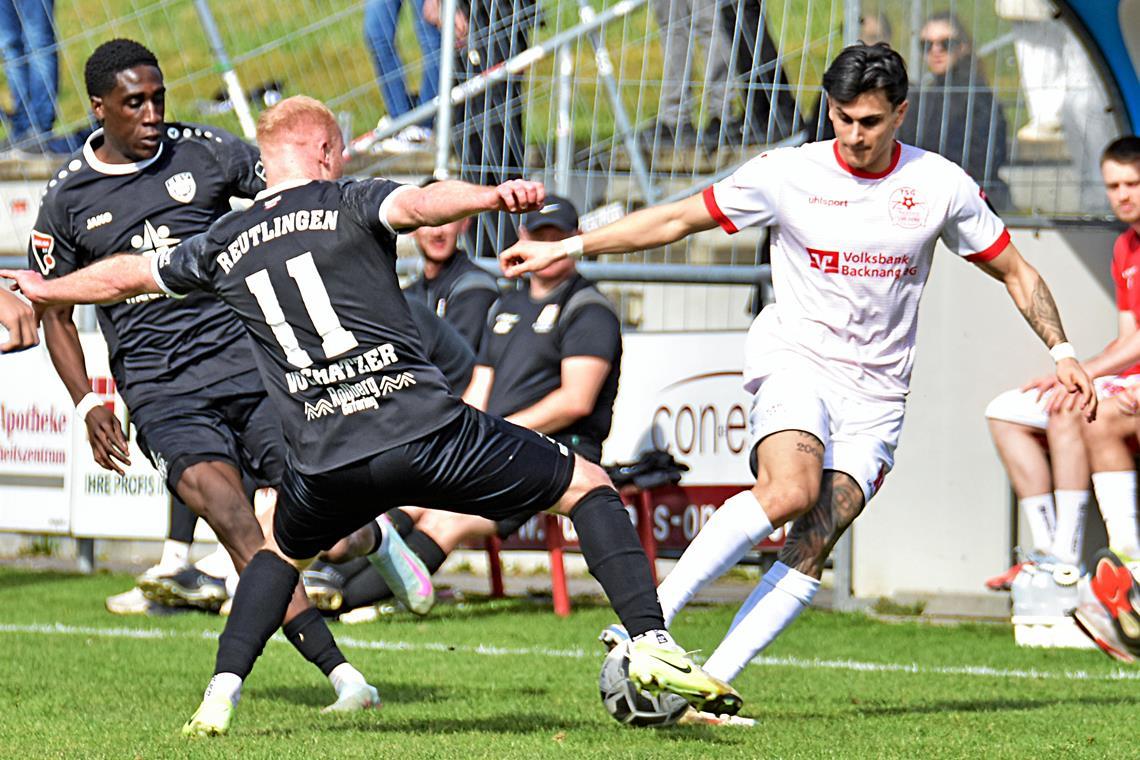 Flavio Santoro (rechts) wird der TSG in Berg verletzungsbedingt fehlen. Archivfoto: Tobias Sellmaier