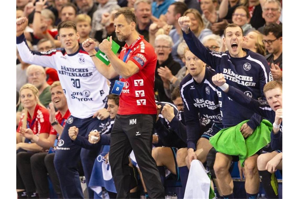Flensburg klettert auf Platz zwei - Hannover nur Remis Flensburg-Handewitt ist nun erster Verfolger von Spitzenreiter TSV Hannover-Burgdorf. Foto: Frank Molter/dpa