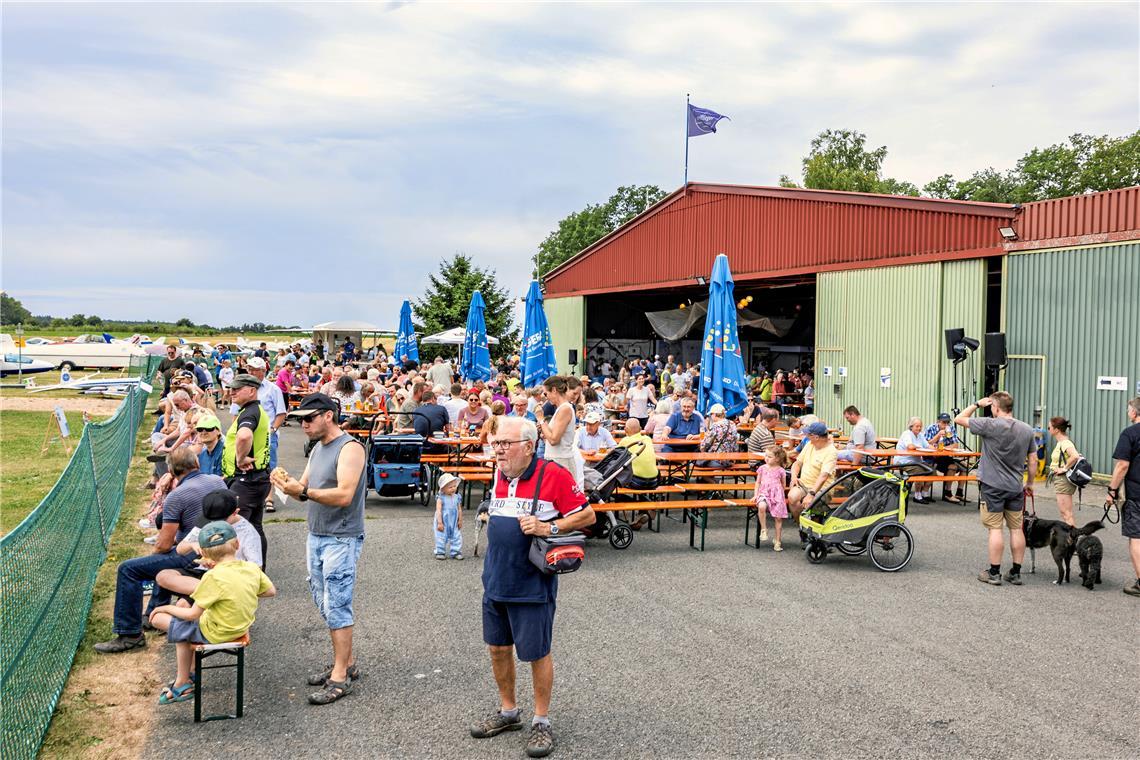 Fliegerfest 2025 der Segelfliegergemeinschaft Backnang auf dem Flugplatz Völkles...