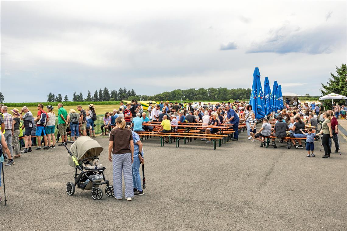 Fliegerfest 2025 der Segelfliegergemeinschaft Backnang auf dem Flugplatz Völkles...