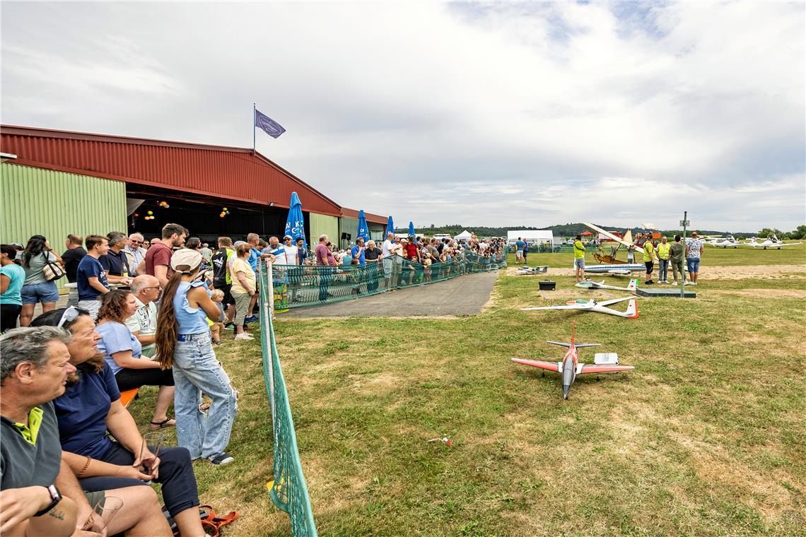 Fliegerfest 2025 der Segelfliegergemeinschaft Backnang auf dem Flugplatz Völkles...