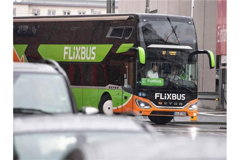 Flixbus stellt den Betrieb ein und gibt Gutscheine aus. Foto: Boris Roessler/dpa