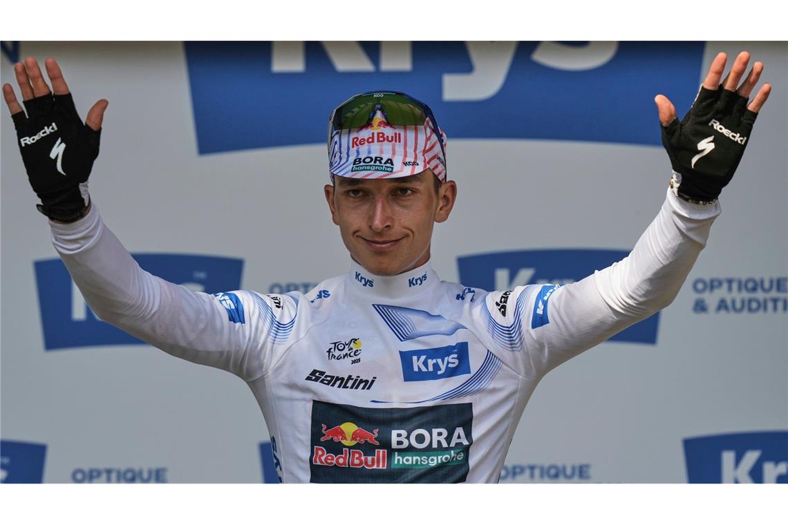 Tour-Experte Voigt sieht Lipowitz in Paris auf dem Podium Florian Lipowitz fährt bei der Tour im Weißen Trikot des besten Jungprofis..
