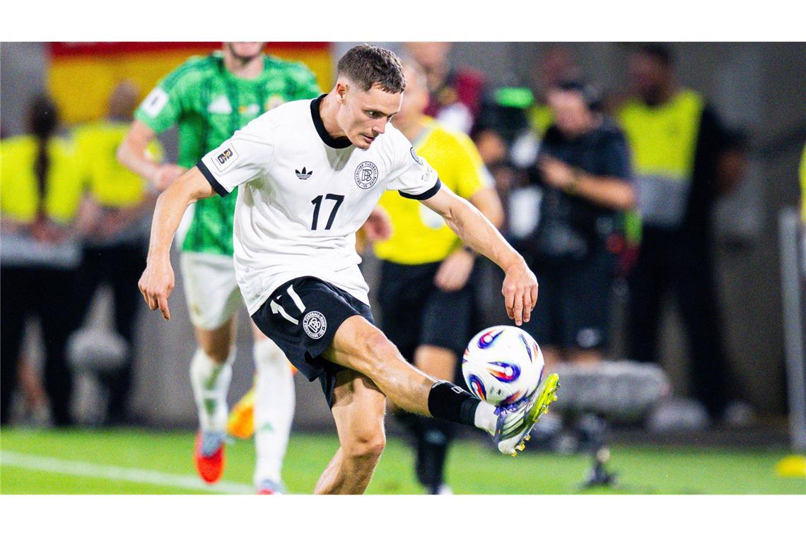 Ex-VfB-Spieler Woltemade trifft zum Sieg Florian Wirtz (Note 2,5): Der Saisonstart beim FC Liverpool verlief für den ehemaligen Leverkusener eher enttäuschend – im DFB-Dress überzeugte Deutschlands Fußballer des Jahres bei seinem Heimspiel auf der Insel jetzt auch nicht vollends. Dabei sprühte Wirtz vor Tatendrang, war viel unterwegs und spielte etliche kluge Bälle – nur der letzte Tick fehlte. Aber: es war ein Auftritt, der Mut machen sollte.